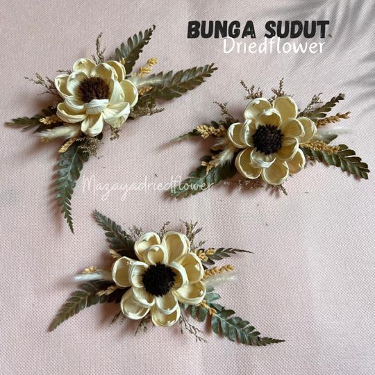 Rangkaian bunga sudut/ dried flowers / rangkaian bunga rustic hiasan mahar
