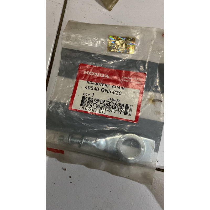 Penyetel Rantai, Adjuster Chain, Setelan Rantai Honda Grand KIri Original AHM ( 40540 GN5 830 )