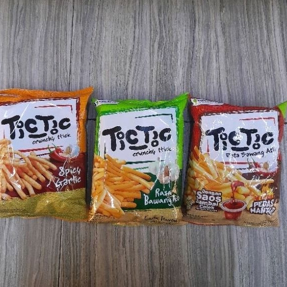 

Tic tic crunchy stick kerupuk tictic BAWANG ASLI / PEDAS/ SPICY GARLIC snack 70gr.