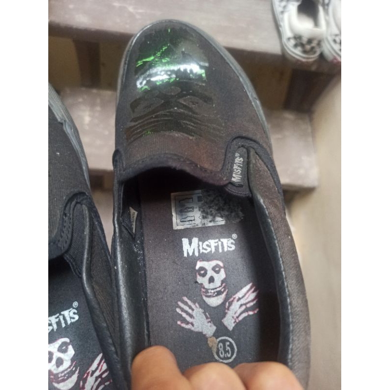 Sepatu Misfits
