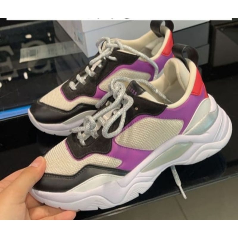 sepatu guess