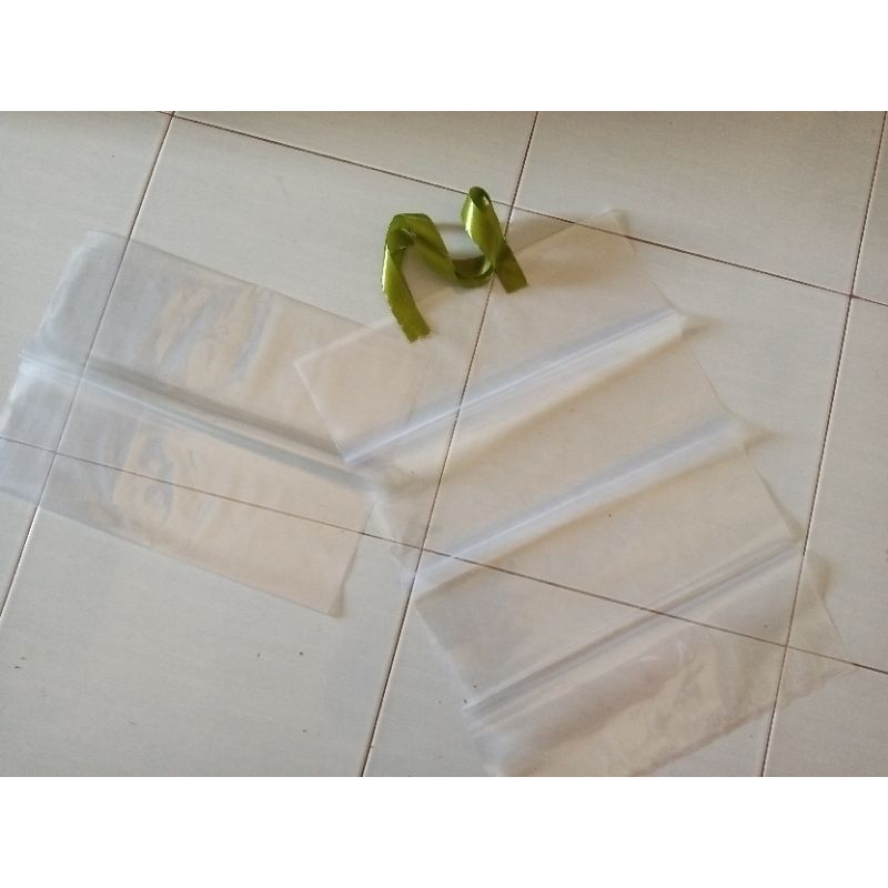 

plastik buket ukuran 40x60 cm 100% tebal isi 11