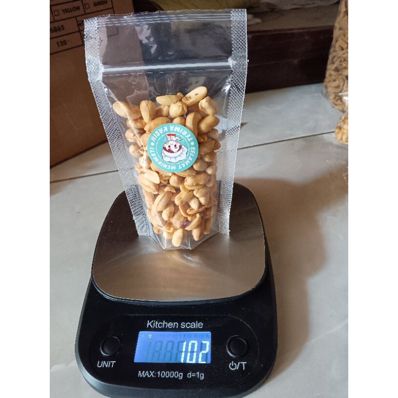 

KACANG 'BAWANG BALI 100 GR,ENAK,GURIH, RENYAH