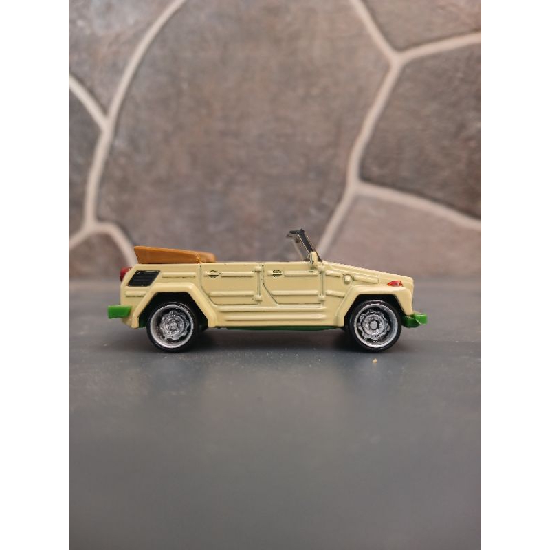 Matchbox VW Safari x Hotwheels VW Safari 1974