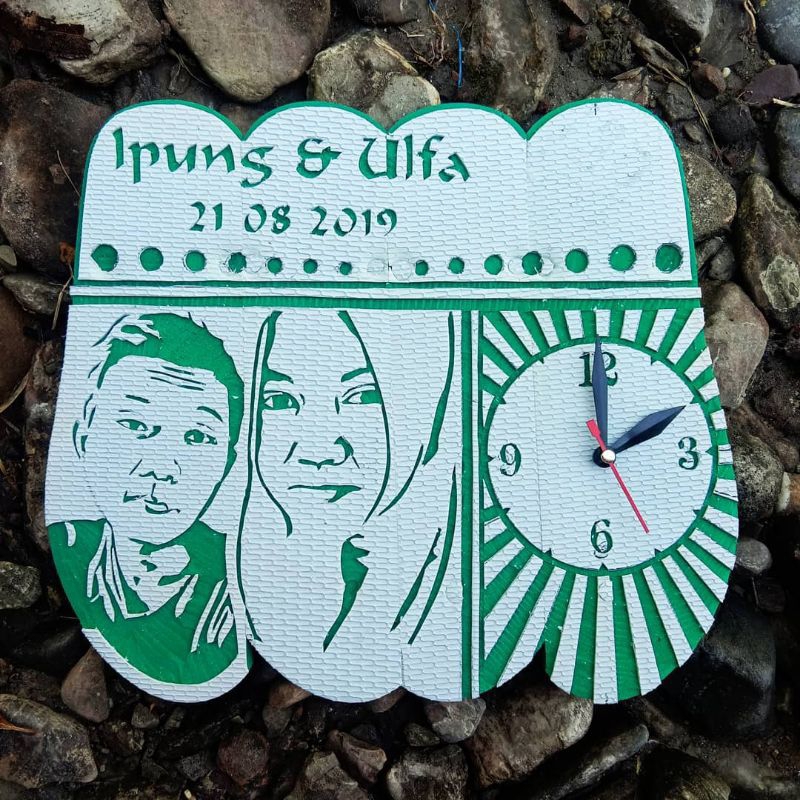 Sandal Ukir Sketsa Wajah siluet