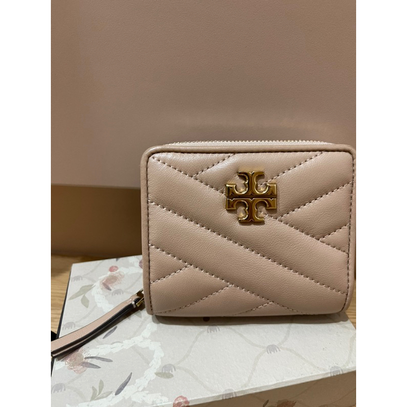 Dompet Tory Burch Kira Chevron Bifold