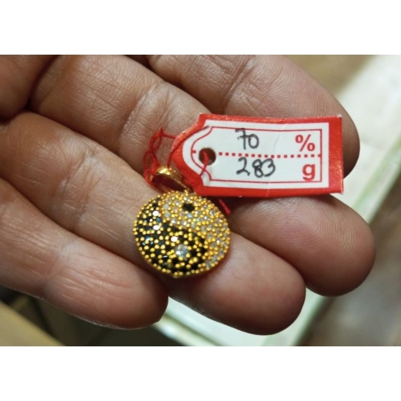 Liontin emas 70 yin yang