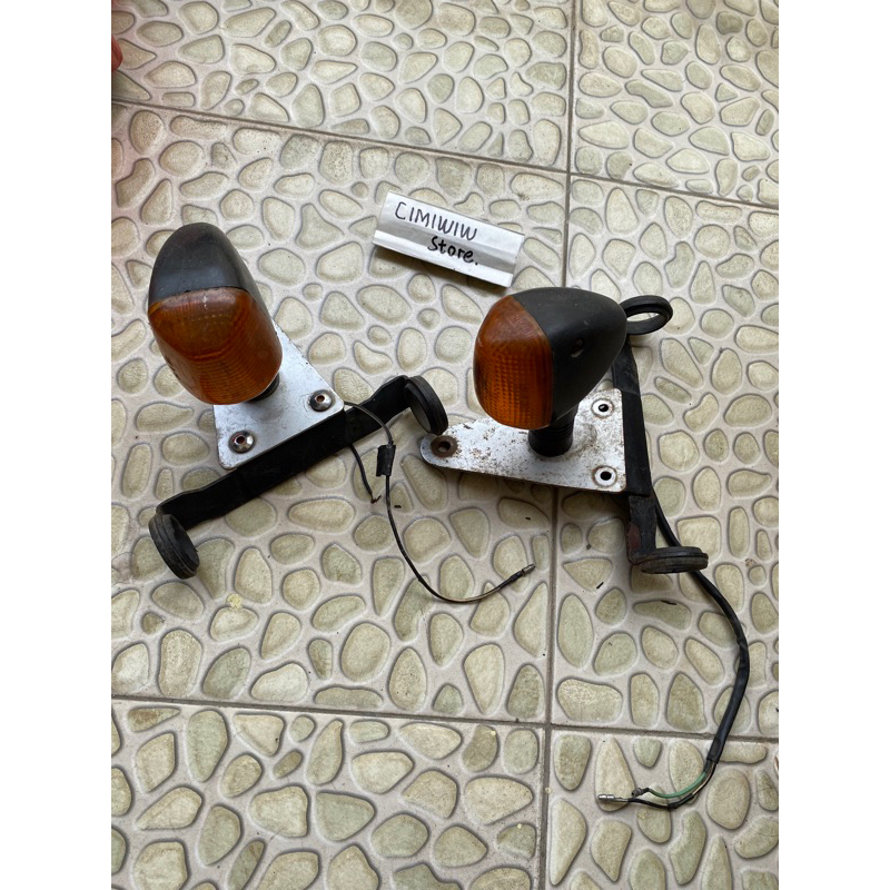 BRACKET BREKET LAMPU DEPAN SUZUKI THUNDER 125 SET LAMPU SEIN SEN KUPINGAN LAMPU DEPAN THUNDER ORIGIN
