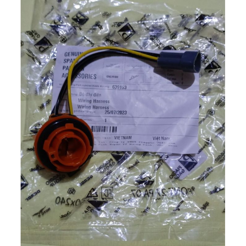SOKET FITTING LAMPU STOP BELAKANG VESPA ORIGINAL 2V 3V&IGET