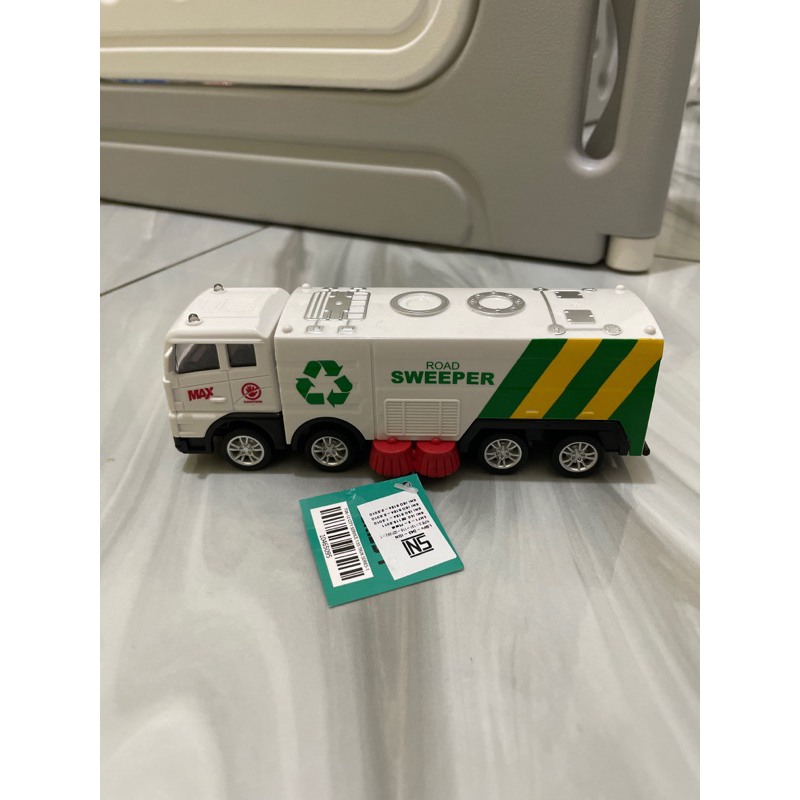 Toys Kingdom Sale Cruzer Diecast Truck Road Sweeper Cleaner Recycle / Mainan Figur Truk Penyapu Jala