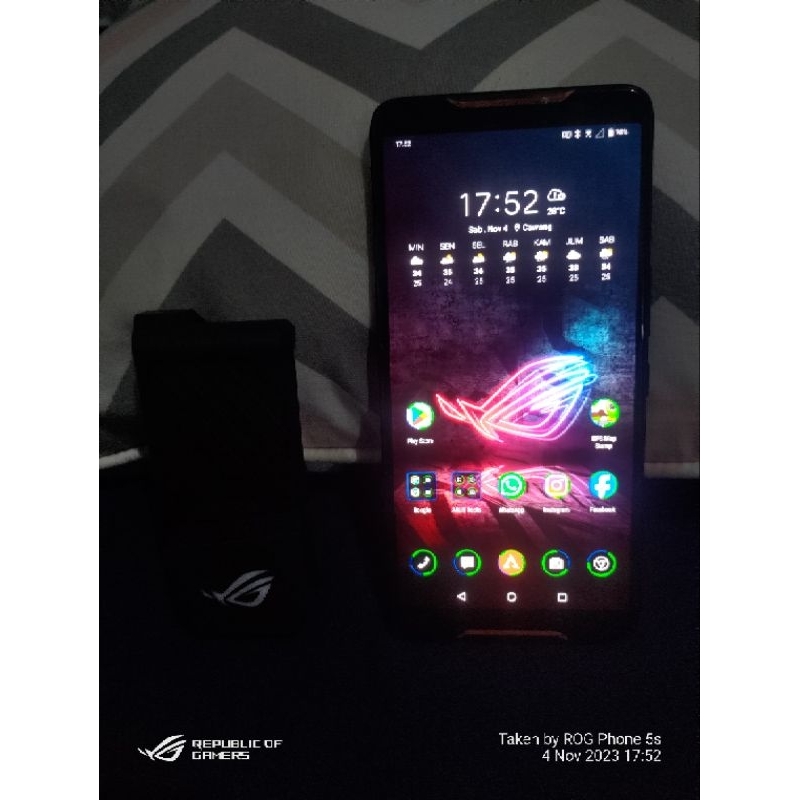handphone hp gaming murah asus ROG PHONE 1 kapasitas 8GB/128GB READY