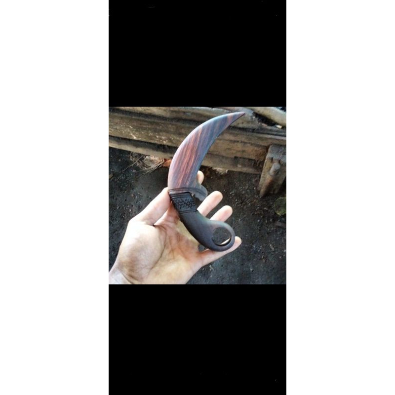 pisau kuku macan ,kerambit