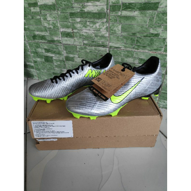 sepatu bola bekas/second