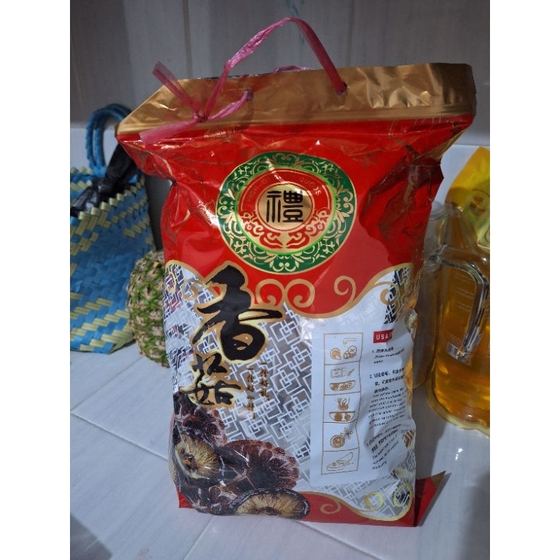 

Jamur Shitake kering / Hiuko Hiu ko Hioko Hio ko ukuran besar Grade A isi 500g
