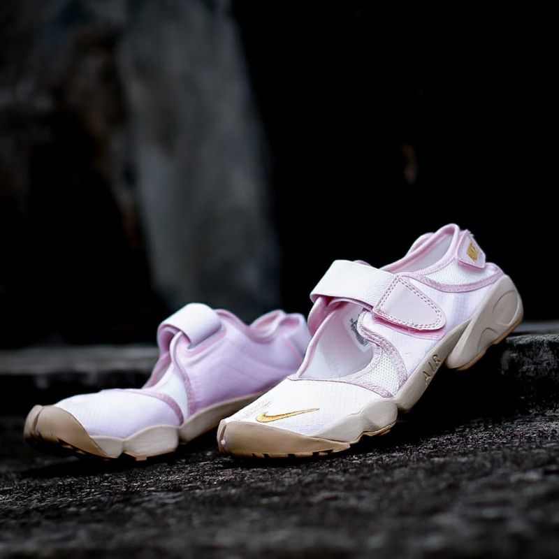 SEPATU WANITA AIR RIFT BREATHE LIGHT SOF PINK