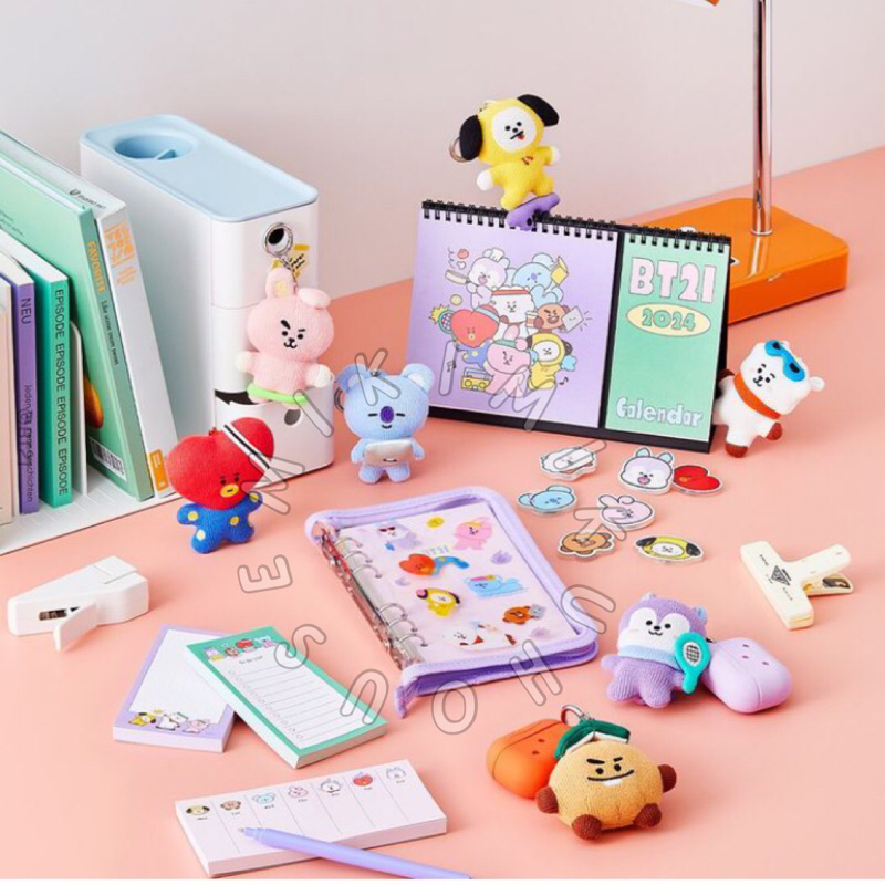 

BT21 2024 CALENDAR MEJA KALENDER OFFICIAL BT21 SEASON GREETINGS MERCHANDISE KNITTED KEYRING DOLL BT21 BAG CHARM MAGNET DIARY BT21 BINDER NOTES MEMOPADS