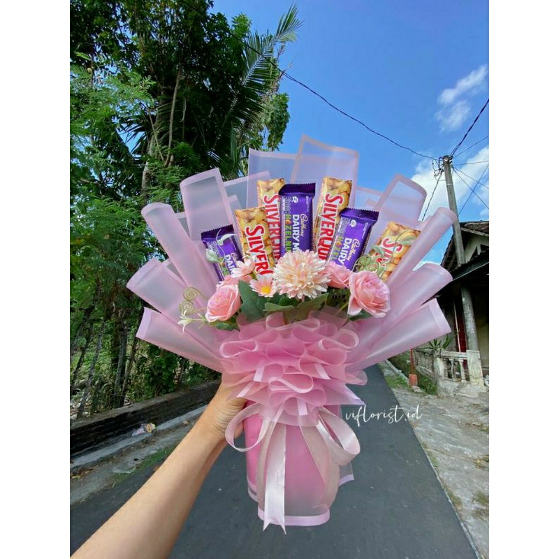 

BOUQUET BUNGA COKLAT/HAMPERS/KADO ULTAH/KADO WISUDA