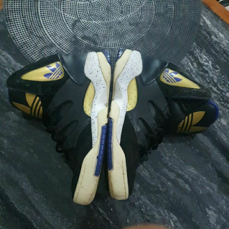 Sepatu ADIDAS TORSION