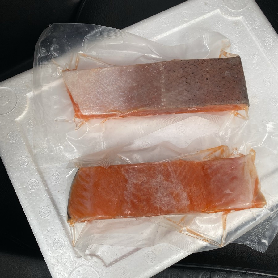 

Salmon fillet frozen trouth kemasan 200 gram (100% norwegian salmon)