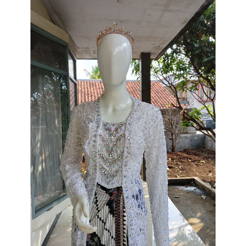 kebaya kutubaru putih