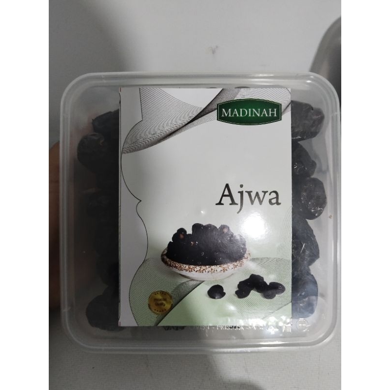 

KURMA AJWA MADINAH 1/2KG