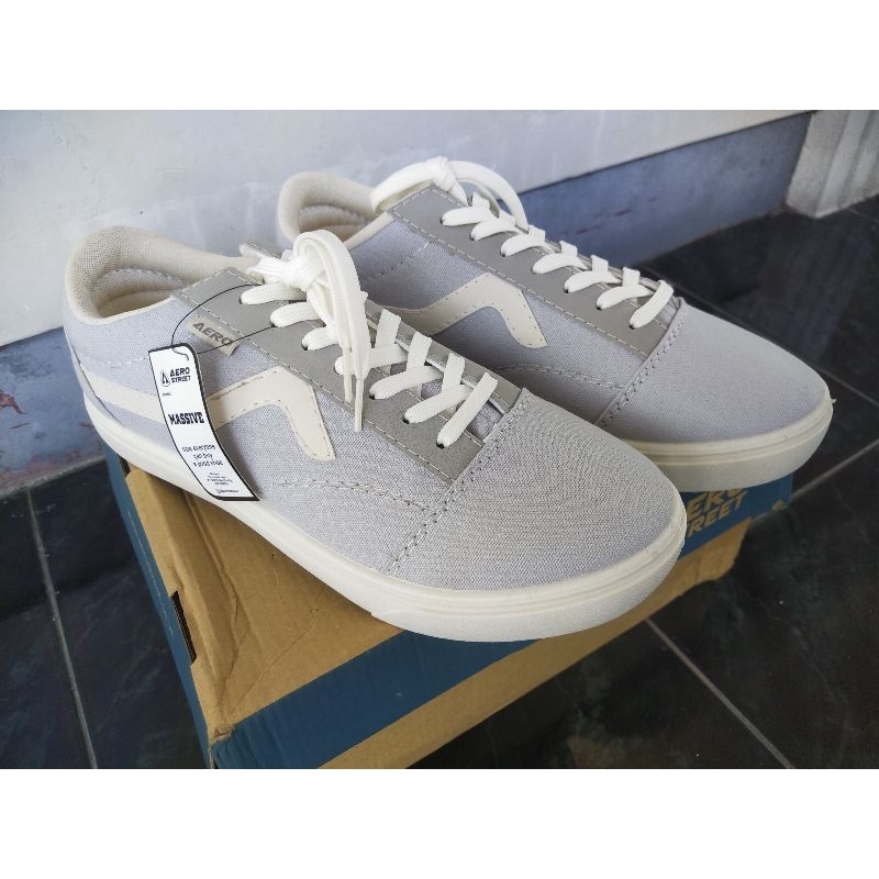Aerostreet Massive Low Abu-Abu Muda