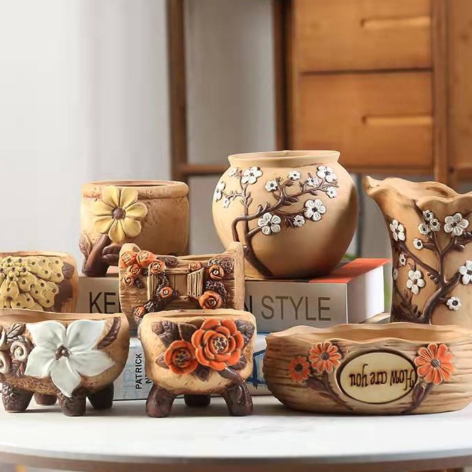 Terlaku. Pot Bunga Besar Bahan Keramik Dengan Ventilasi.