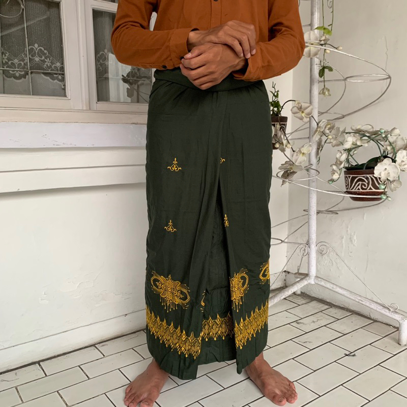 RB Sarung Bordir Pintu Aceh Sarung Tenun Bordir Timbul Motif Pintu Aceh