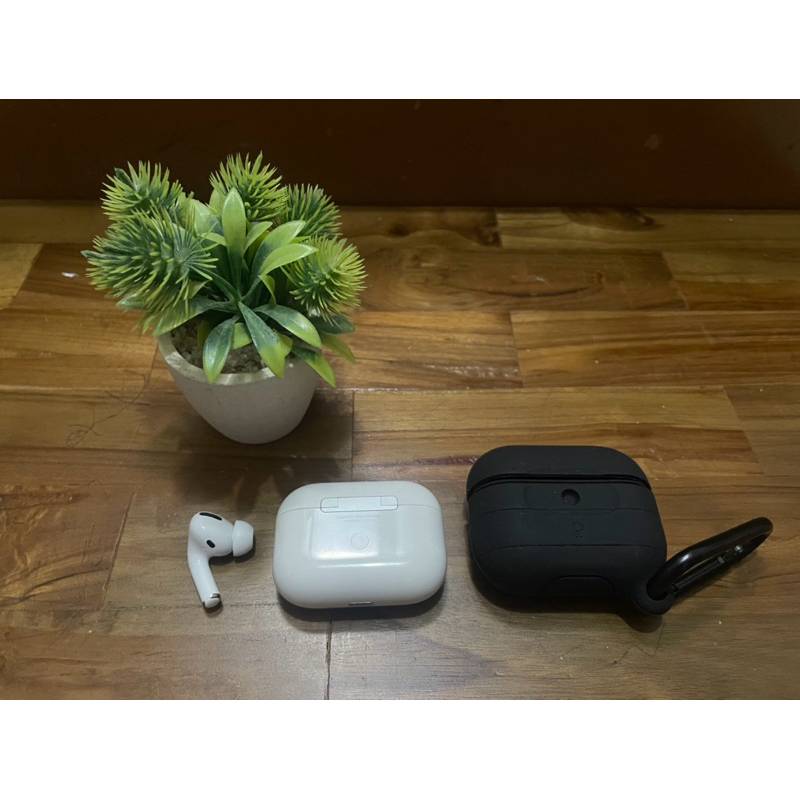 Airpods Pro Gen.1 (with left earpiece only)