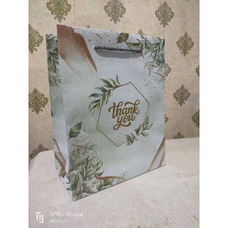 

PAPERBAG HIJAU MOTIF RUSTIC DAN POLOS P20xL11xT25