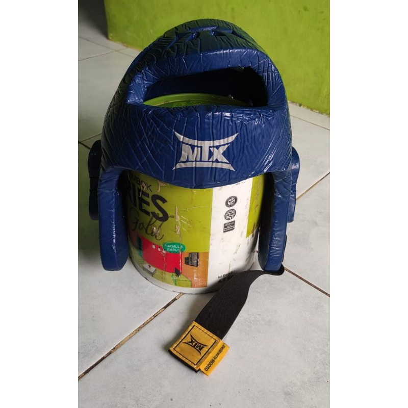 Helm Taekwondo Biru bekas pakai