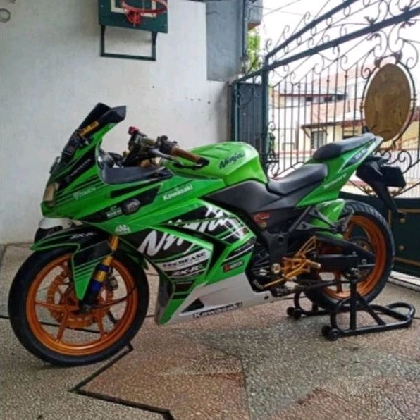stripping lis sticker decal variasi kawasaki ninja 250 karbu hijau monster energy ZX-R