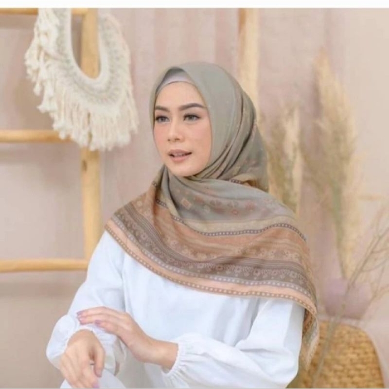 Syafi Hijab- Kinaya hijau Voal Segiempat laser cut premium