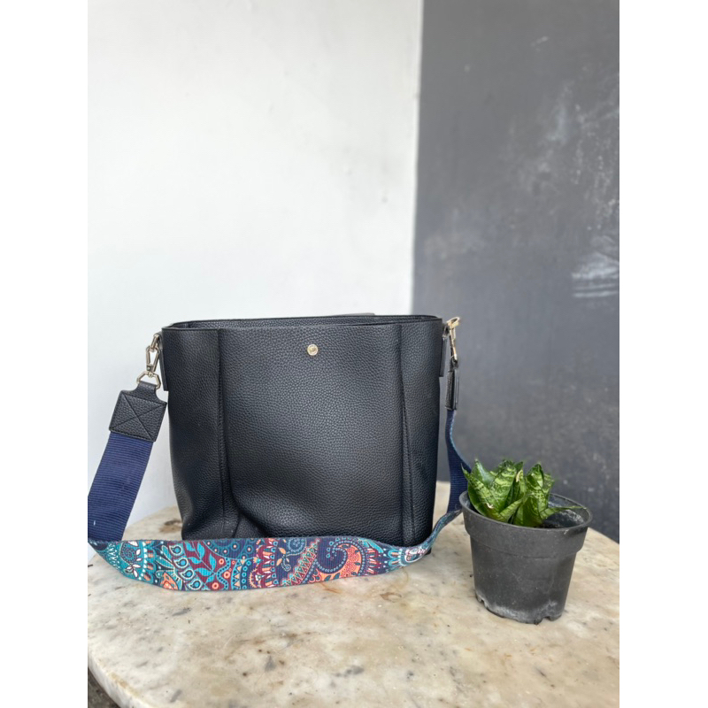 preloved hushpupies frances satchel (L)