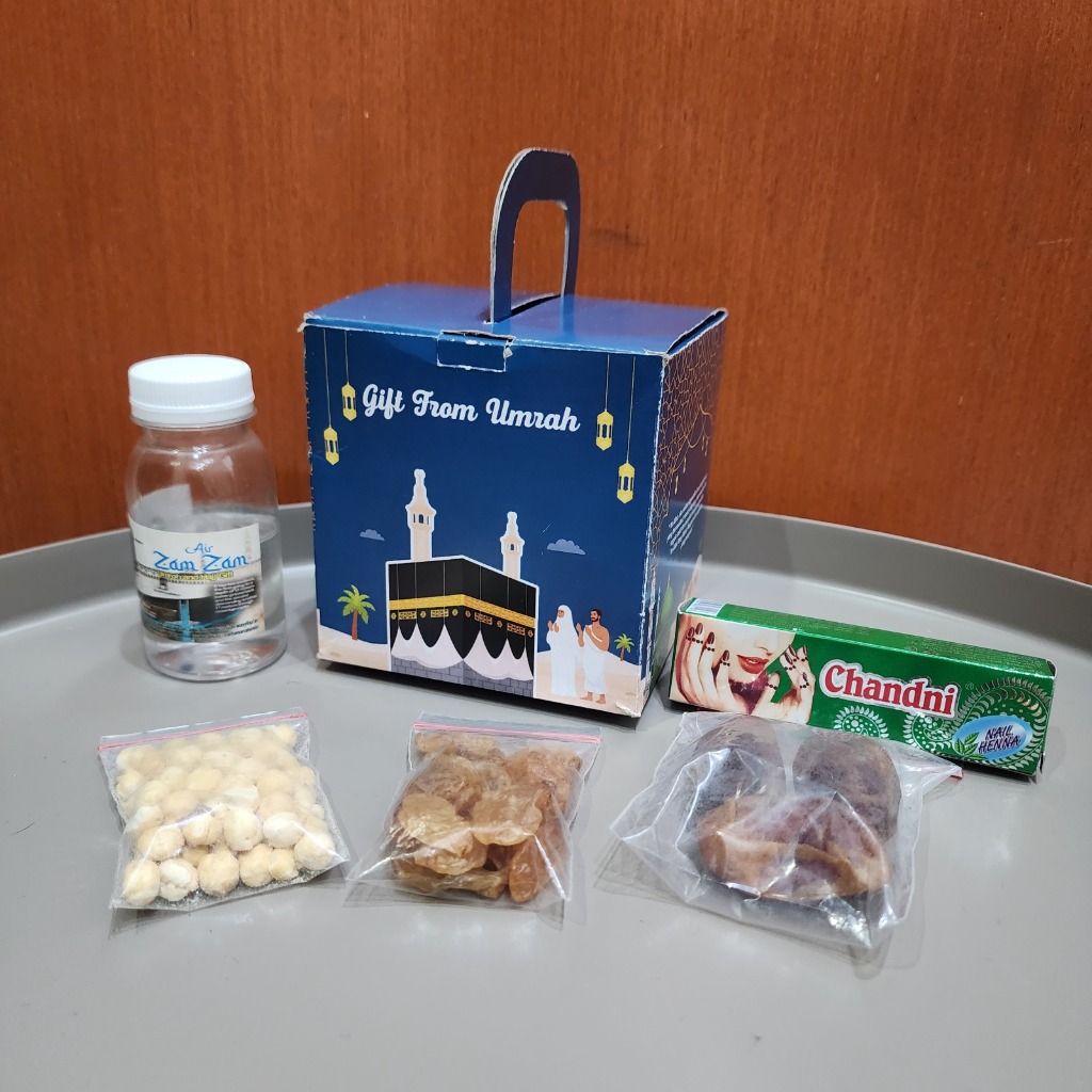

Paket Henna Arab Oleh Oleh Haji dan Umroh Air Zamzam ori + Kurma Kismis golden Kacang Arab
