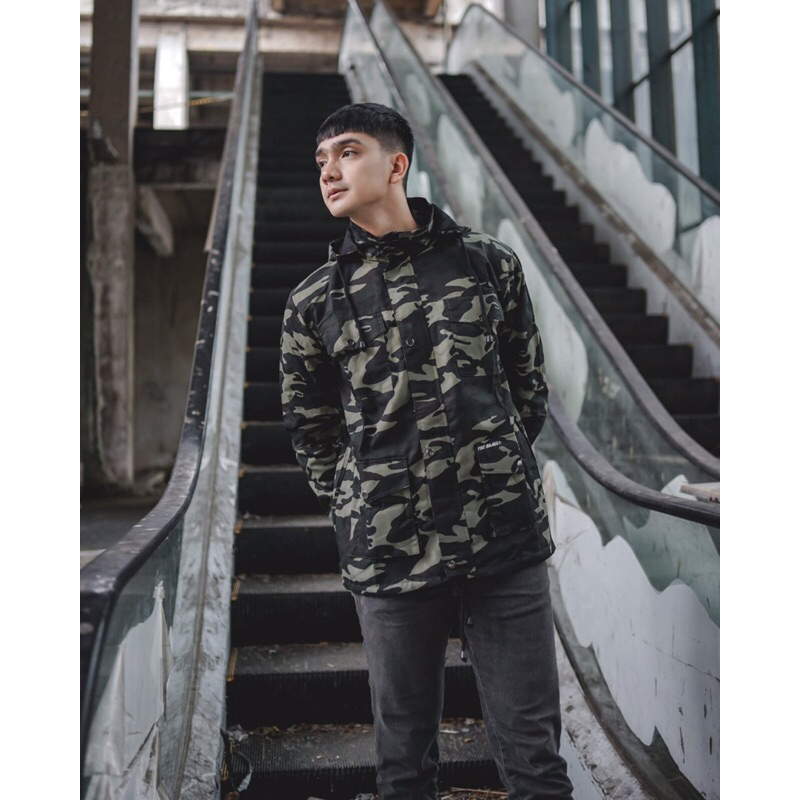 JAKET PRIA MODEL PARKA DENGAN MOTIF ARMY LORENG