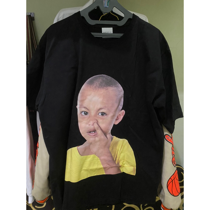 tees adlv picking nose (acme de la vie)