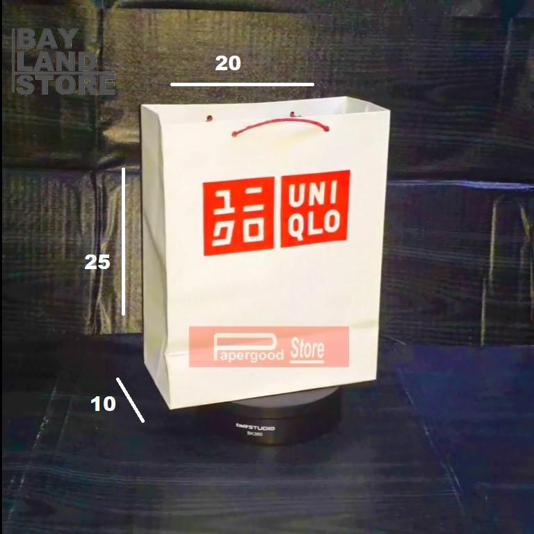 

Paper bag Uniqlo putih premium 20 x 25 x 10 small