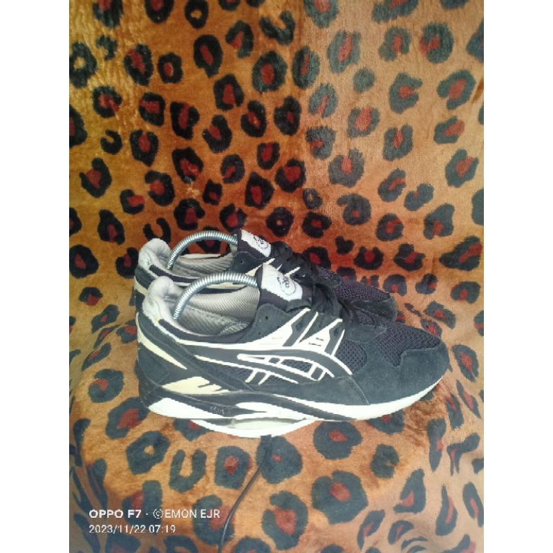 #85 Sepatu Second Asics