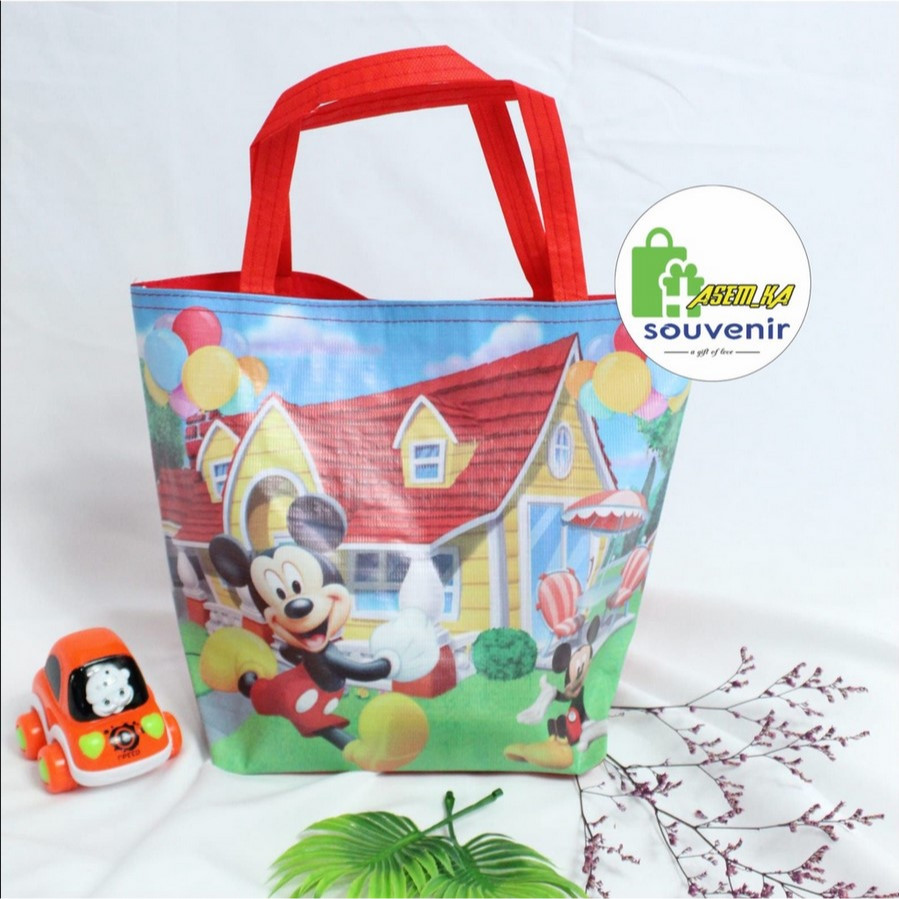 

TAS TRAPESIUM PEREKAT 2 SISI UK 30 X 25 ( PX L)-TEBAL 75 GSM