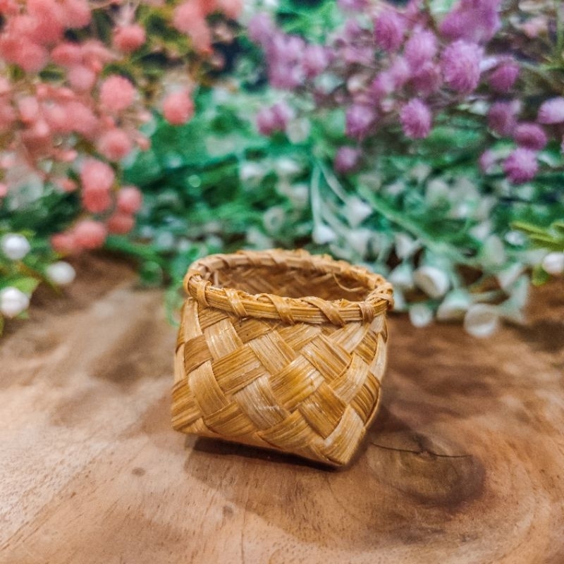 MINIATUR 1:12 BAKUL ROTAN (3.5 x 3.5 x 3 cm) BESEK BAMBU BESAR MAINAN