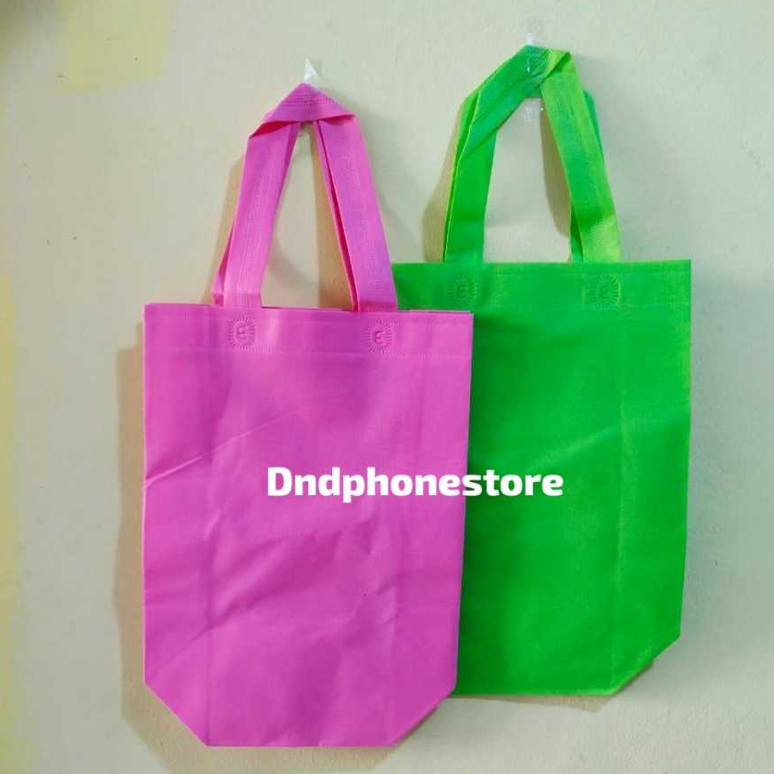 

Goodie Bag HANDLE BOX UKURAN 20 X 26 X 9 HARGA PER 1 PCS