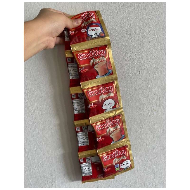 

Good day mocacinno 1 renceng isi 10 sachet