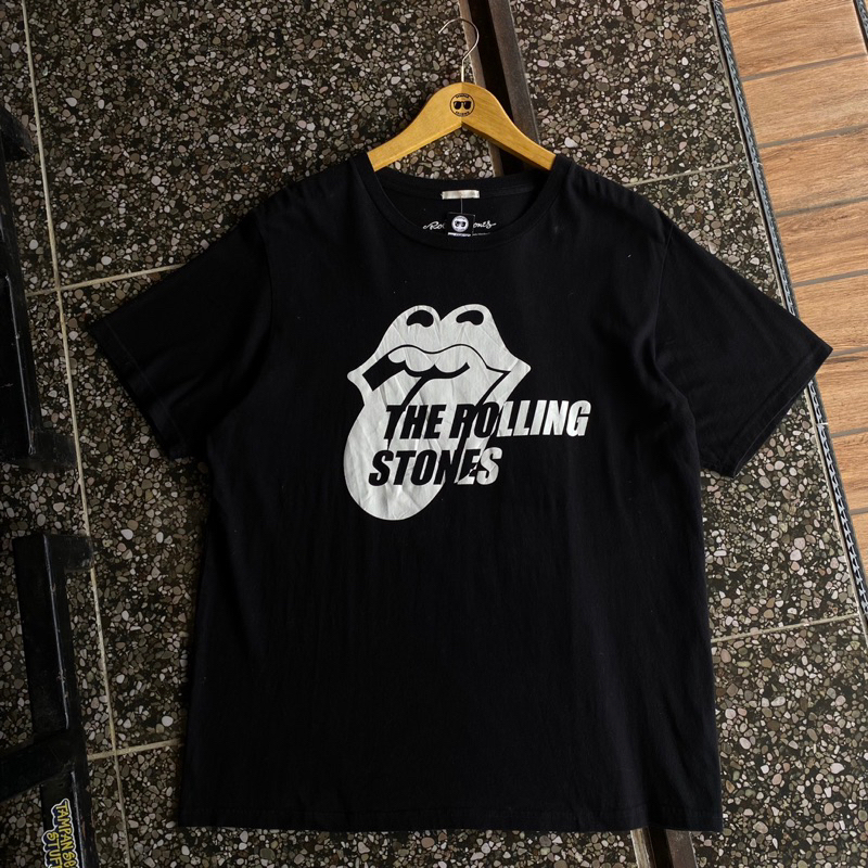 Tshirt g.u uniqlo the rolling stones - Warna hitam pekat