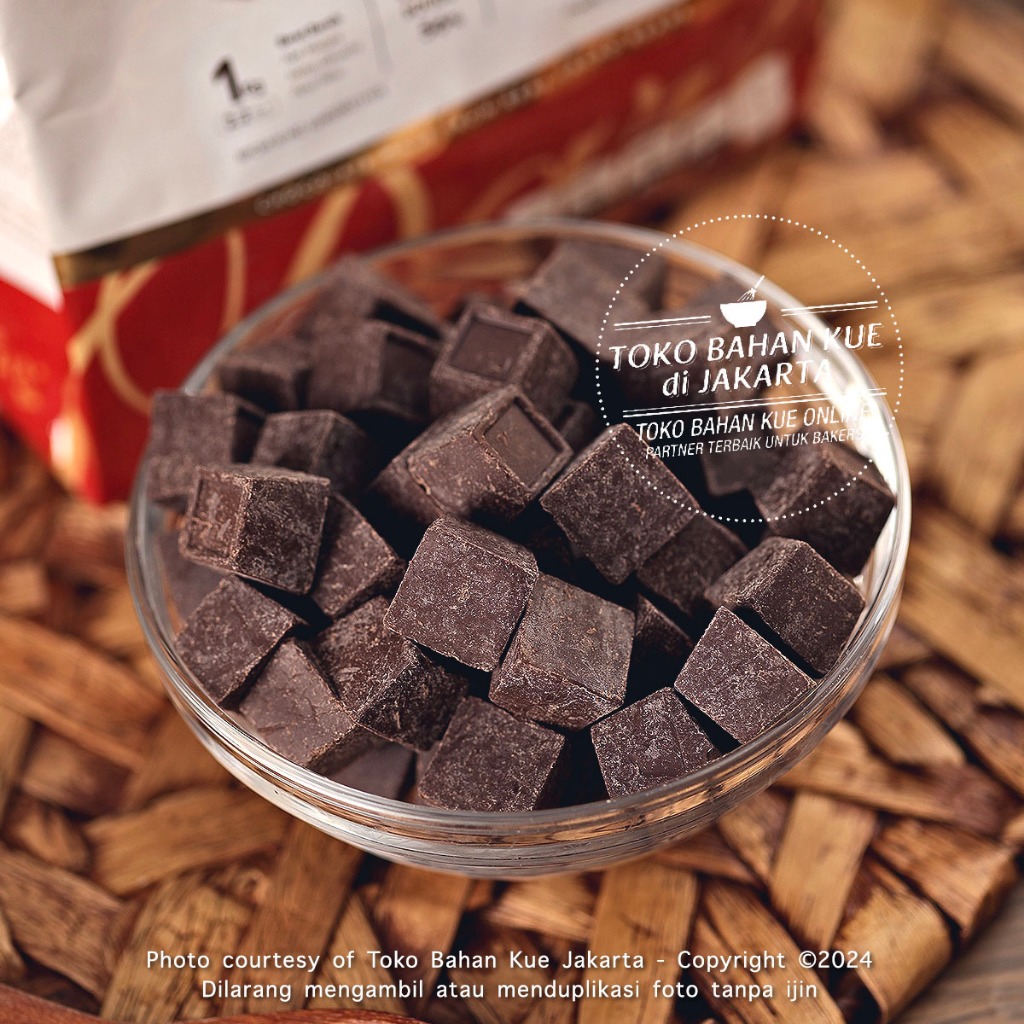 

Schoko Dark Chocolate Couverture CUBE 56% 250gr Baking Coklat Cokelat