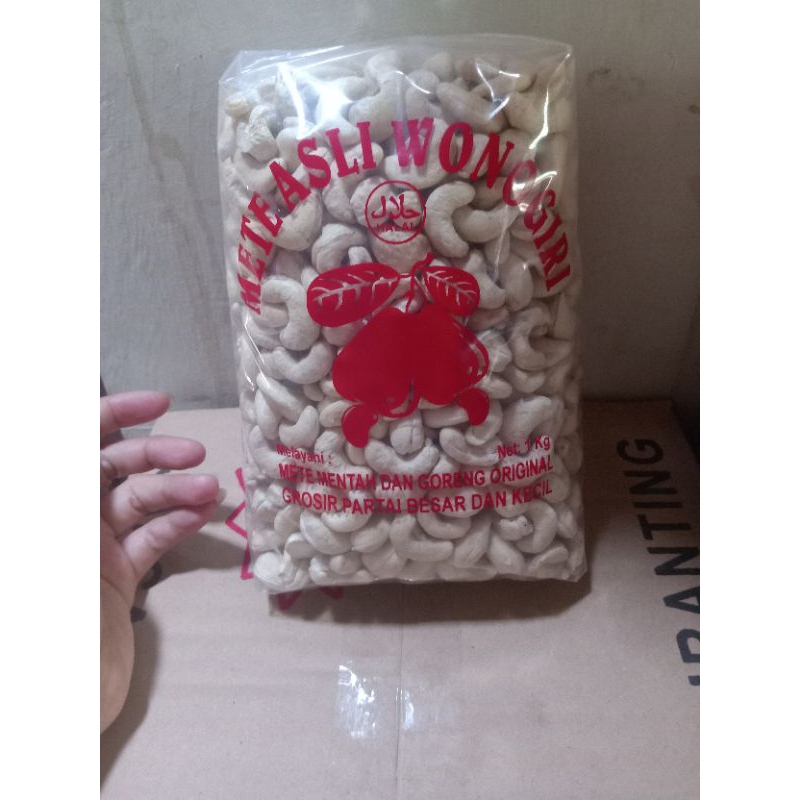 

kacang mete utuh standar