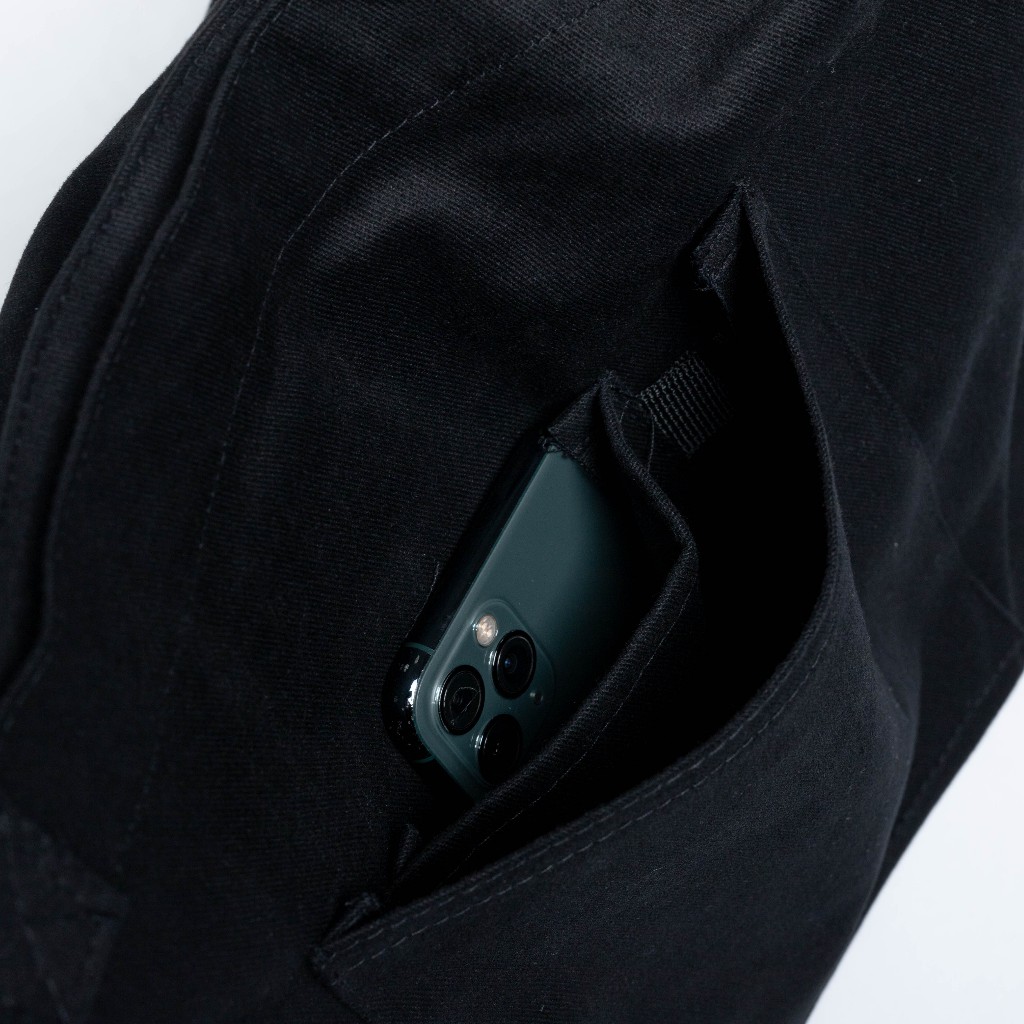 

ID FLADE STUDIOS - TOTE BAG KANVAS BLACK MAGNET - TAS KULIAH PRIA WANITA - GAME SERIES