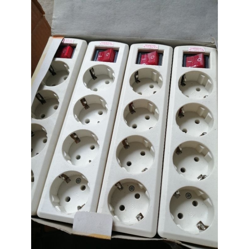Terminal colokan 4 lubang + saklar on off tanpa kabel