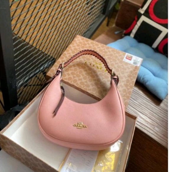 ️✔️✔️ Free Box + paperbag COACH BAILEY HOBO 9833Size 26x15 cm Bahan  Watetproof togono  semi premium