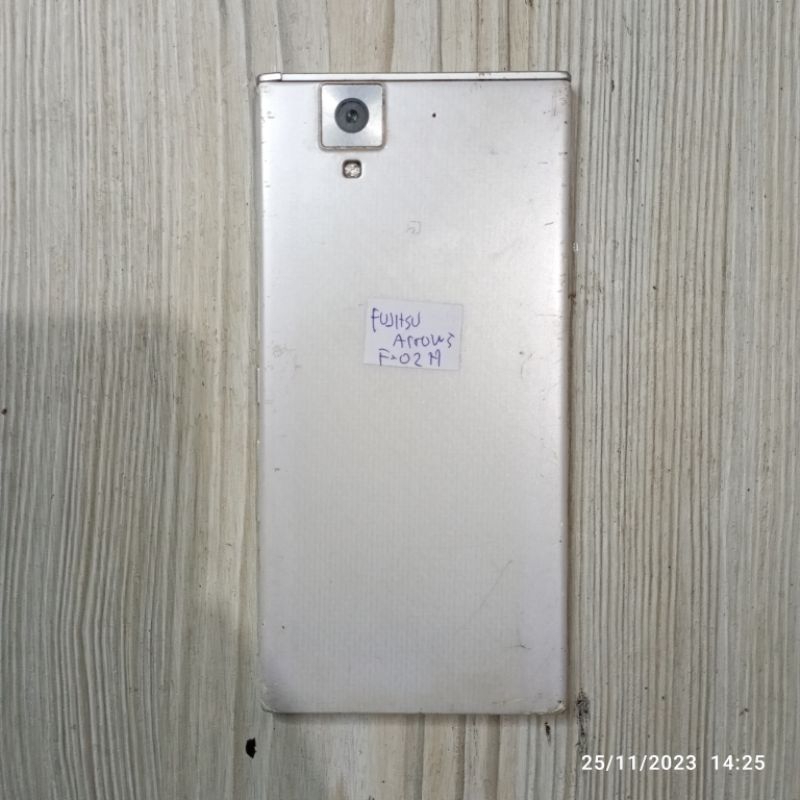 Mesin Handphone Fujitsu Arrows NX F-02H Normal Unit